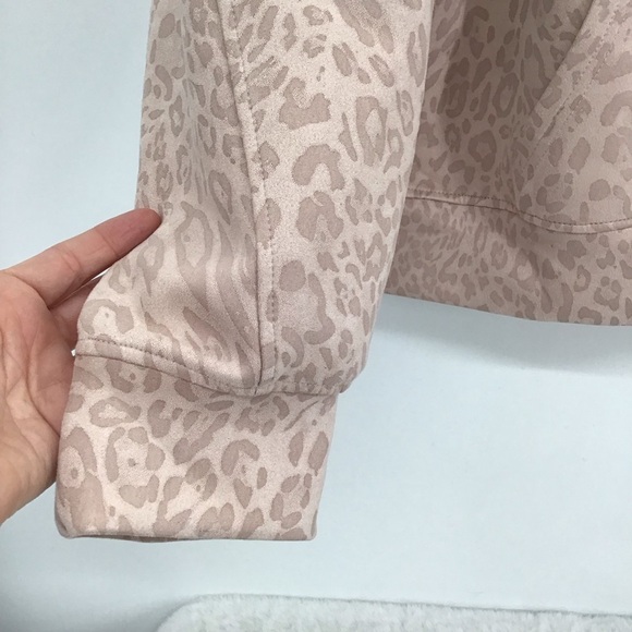 Dee Dee Women’s LUX Pullover Animal Print Casual Comfy Warm Blush Pink Size L - Picture 6 of 6